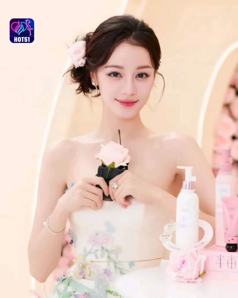  Dilraba Dilmurat Beautiful Photos on HOT51 Platform 