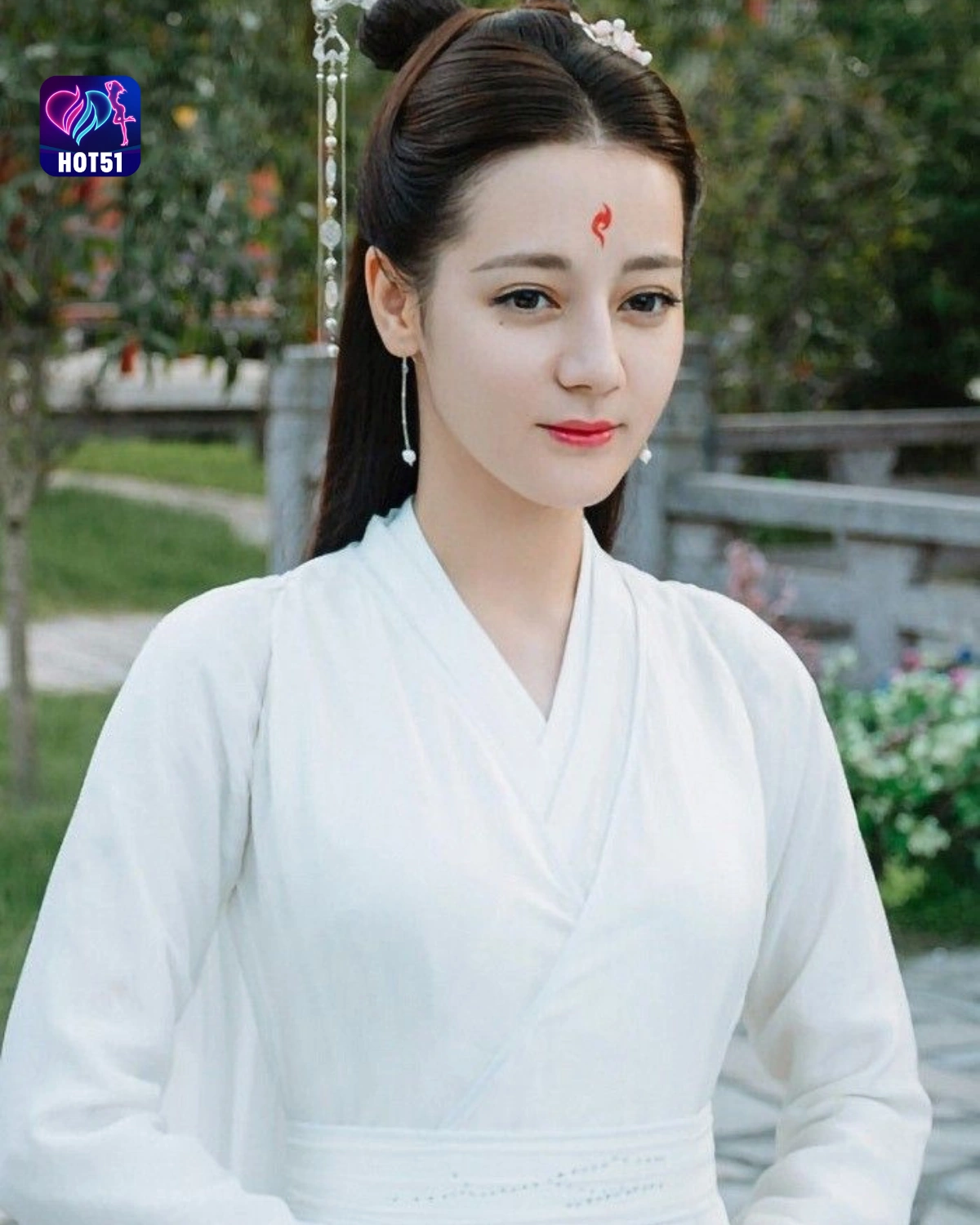 You are currently viewing Beautiful Dilraba Dilmurat Stunning Photos on HOT51 Platform