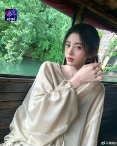 Read more about the article Beautiful Stunning Foto Cantik Ju Jingyi di Platform HOT51