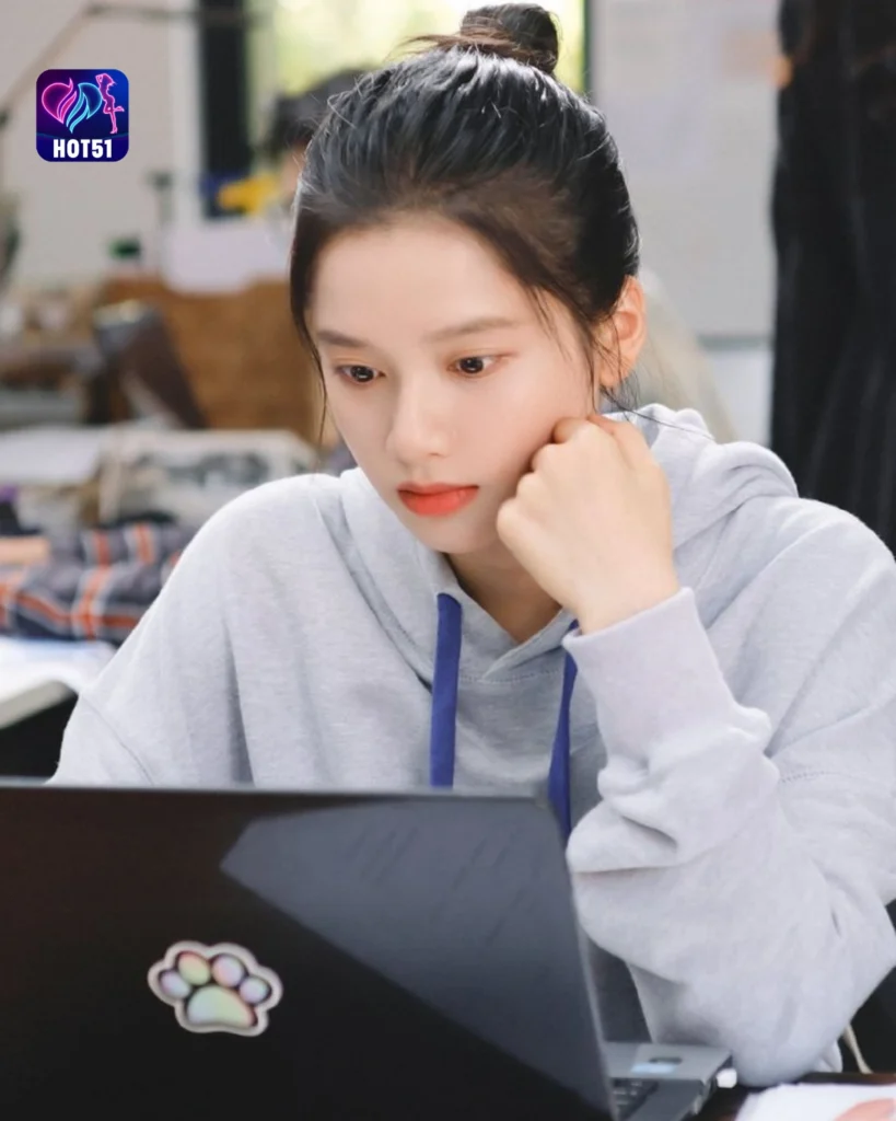  Foto Cantik Zhang Jingyi di Platform HOT51