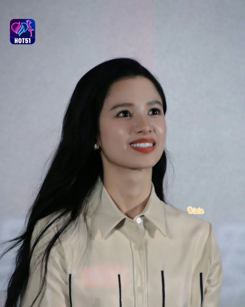  Foto Cantik Zhang Jingyi di Platform HOT51