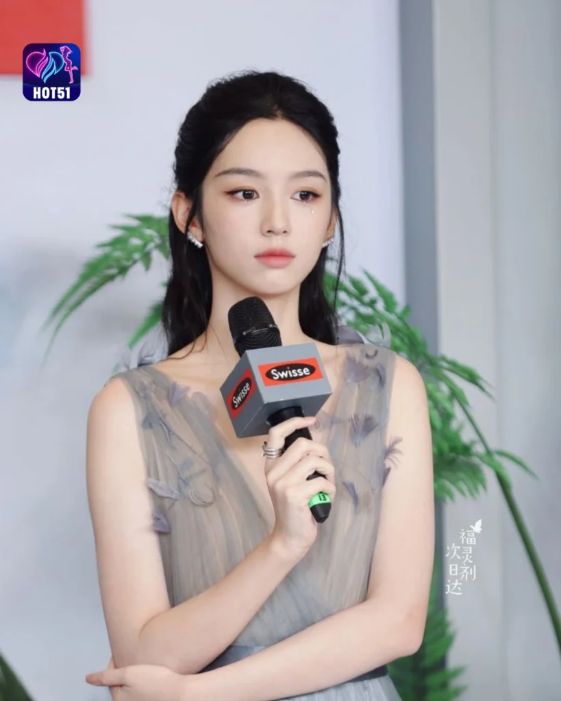Foto Cantik Zhou Ye di Platform HOT51