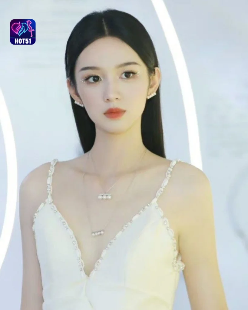 Foto Cantik Zhou Ye di Platform HOT51