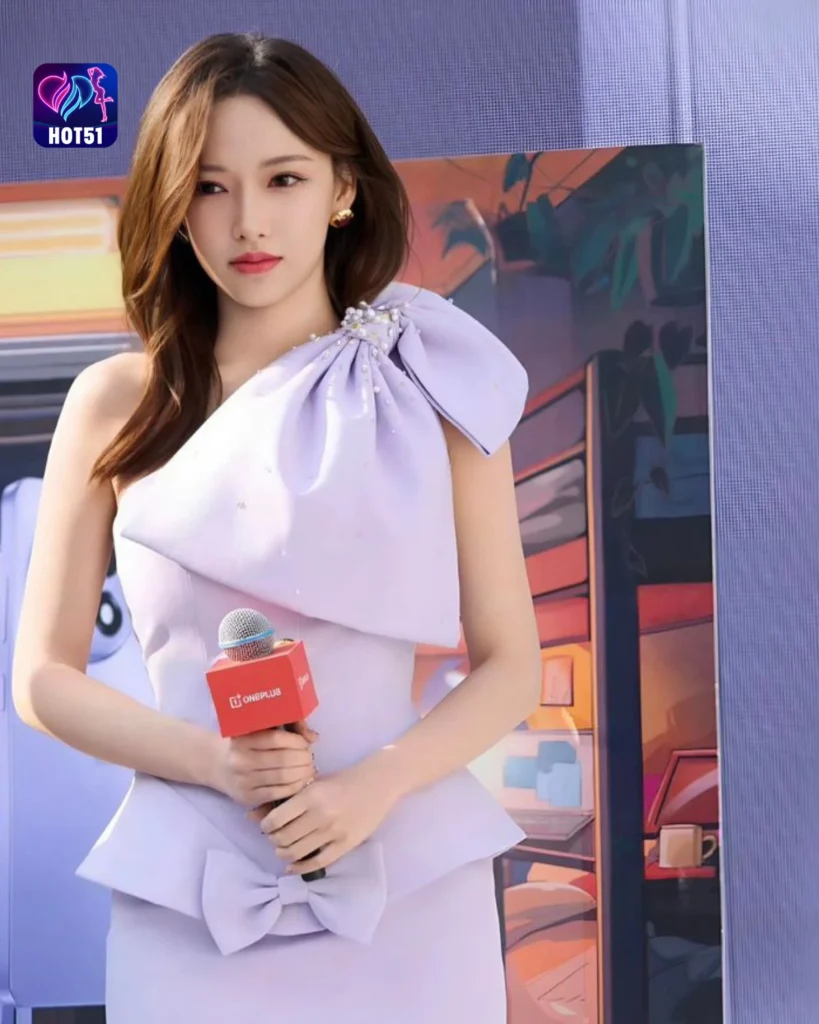  Gambar Cantik Chen Duling di Platform HOT51