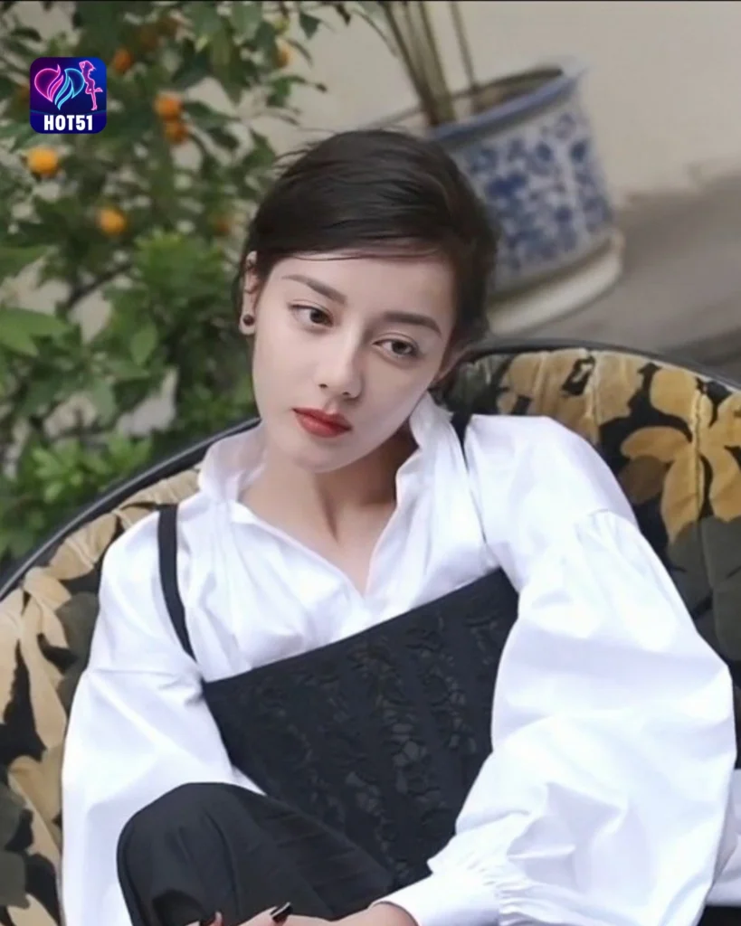Gambar Cantik Dilraba Dilmurat di Platform HOT51