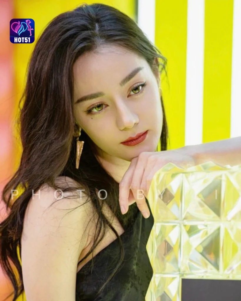 Gambar Cantik Dilraba Dilmurat di Platform HOT51