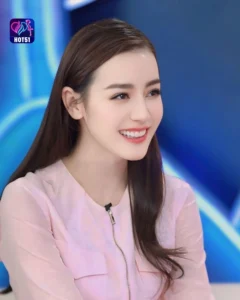 Read more about the article Beautiful Stunning Gambar Dilraba Dilmurat di Platform HOT51