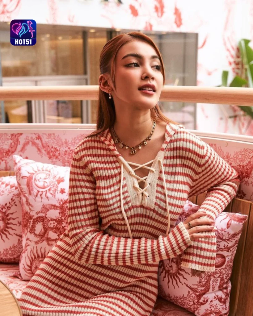 Gambar Cantik Eyka Farhana di Platform HOT51