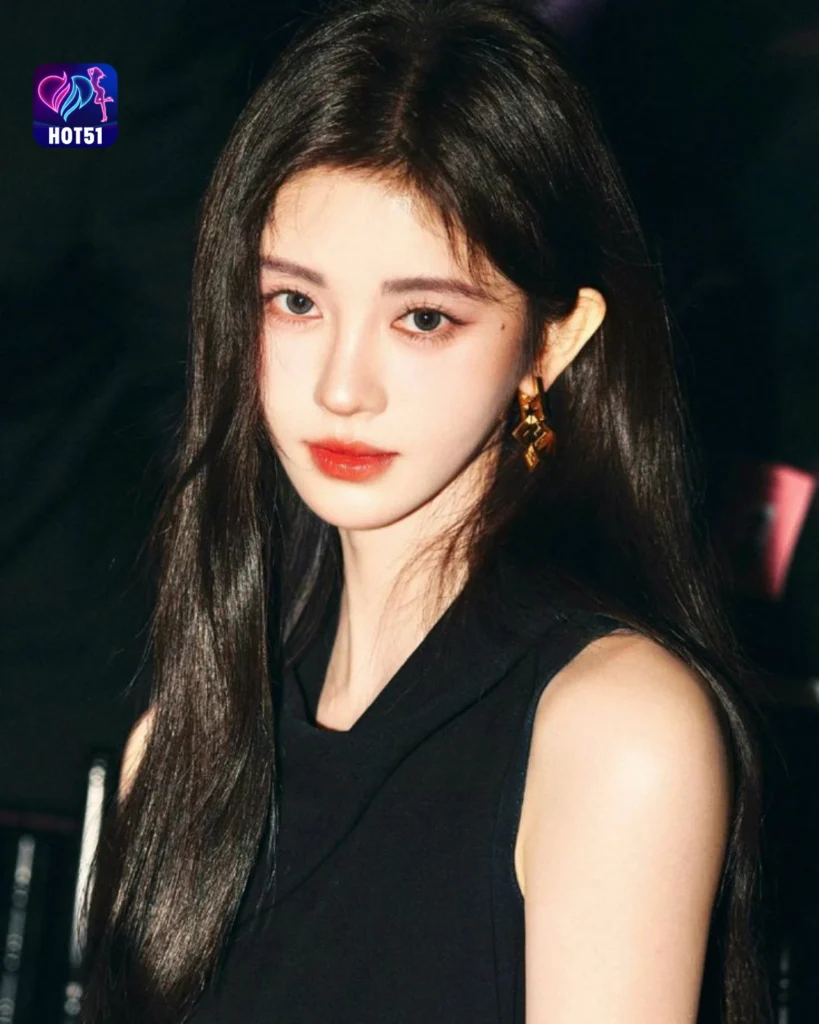 Gambar Cantik Ju Jingyi di Platform HOT51