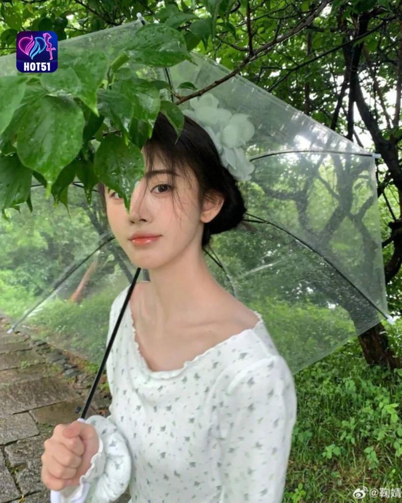 Gambar Cantik Ju Jingyi di Platform HOT51 yang Menarik