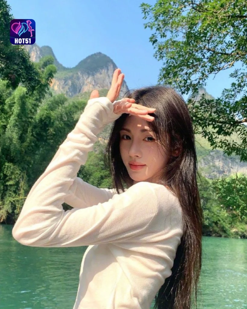 Gambar Cantik Ju Jingyi di Platform HOT51 yang Menarik