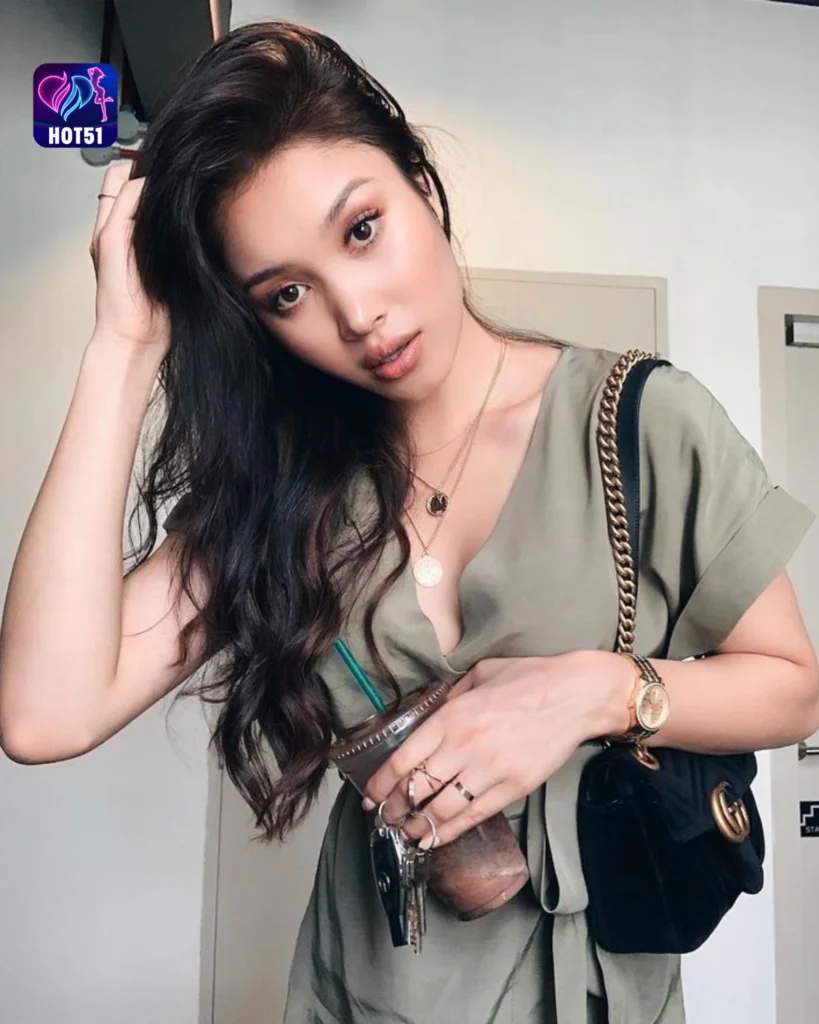 Gambar Cantik Zahirah MacWilson di Platform HOT51