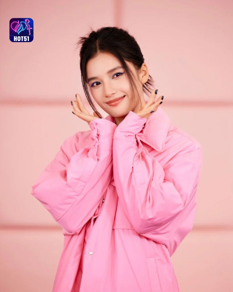 Gambar Cantik Zhang Jingyi di Platform HOT