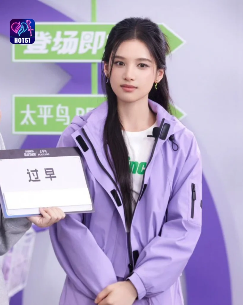 Gambar Cantik Zhang Jingyi di Platform HOT5
