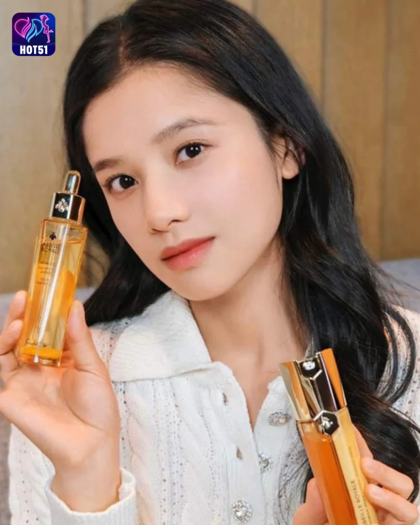 Gambar Cantik Zhang Jingyi di Platform HOT51 