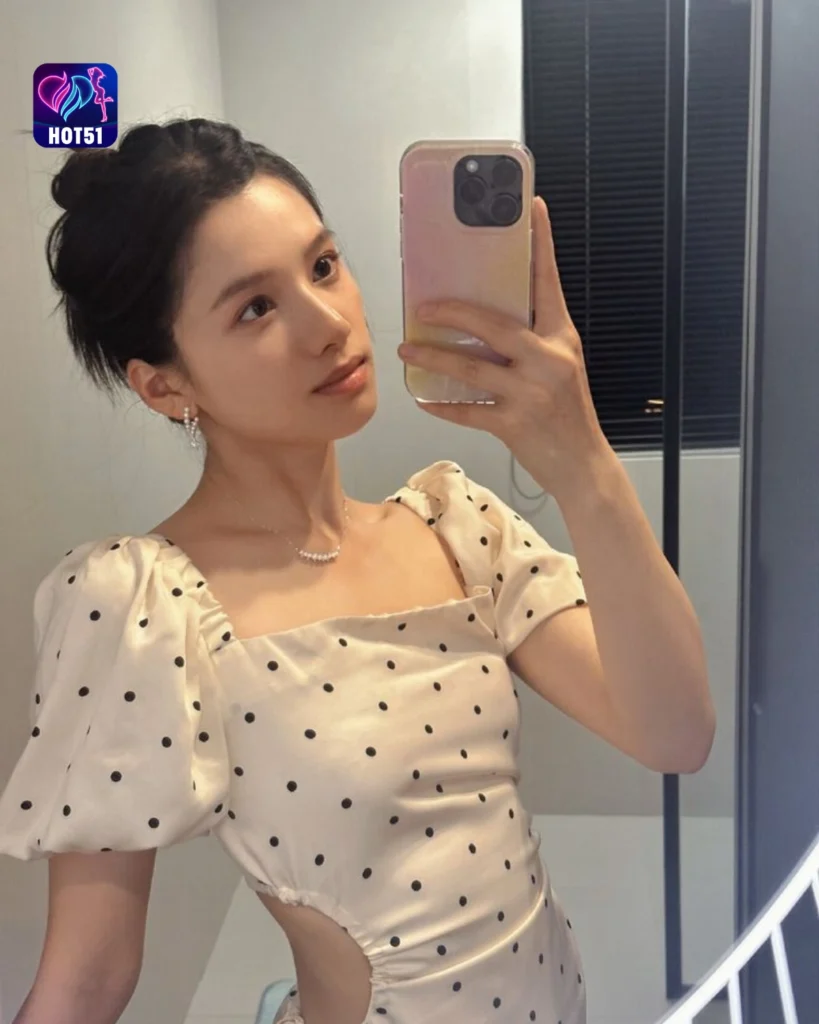 Gambar Cantik Zhang Jingyi di Platform HOT51