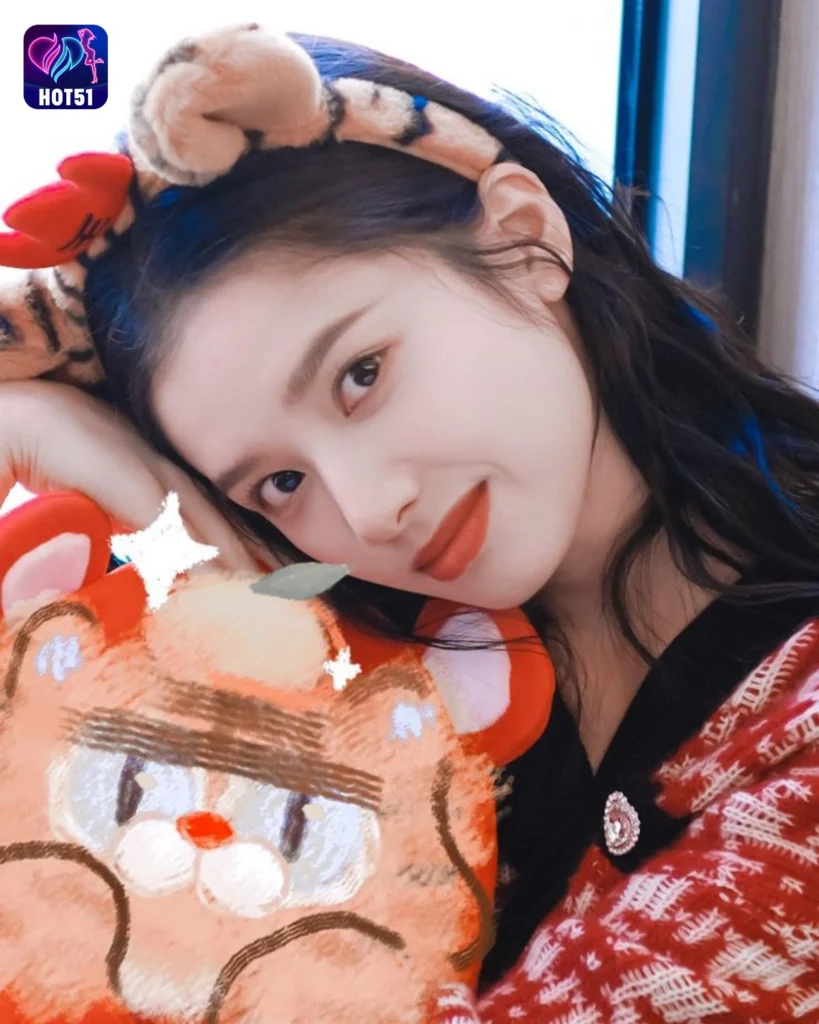 Gambar Cantik Zhang Jingyi di Platform HOT51 