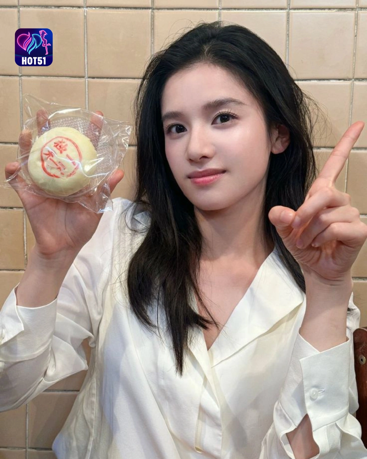 You are currently viewing Beautiful Stunning Gambar Zhang Jingyi di Platform HOT51