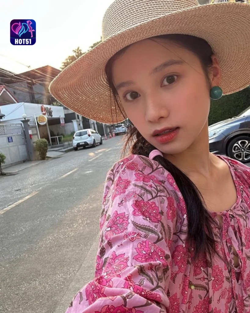 Gambar Cantik Zhang Jingyi di Platform HOT5
