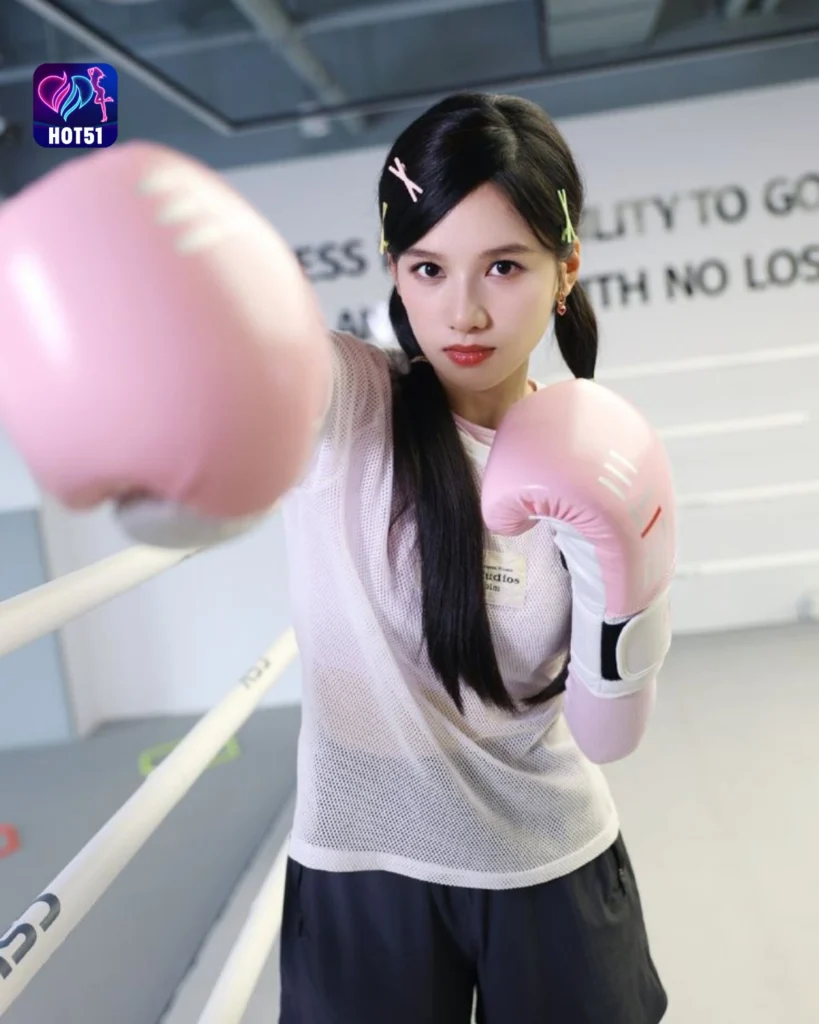  Gambar Cantik Zhang Jingyi di Platform HOT51
