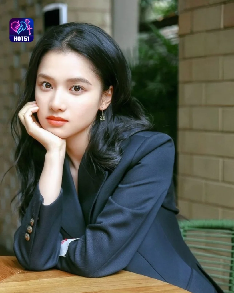 Gambar Cantik Zhang Jingyi di Platform HOT51 