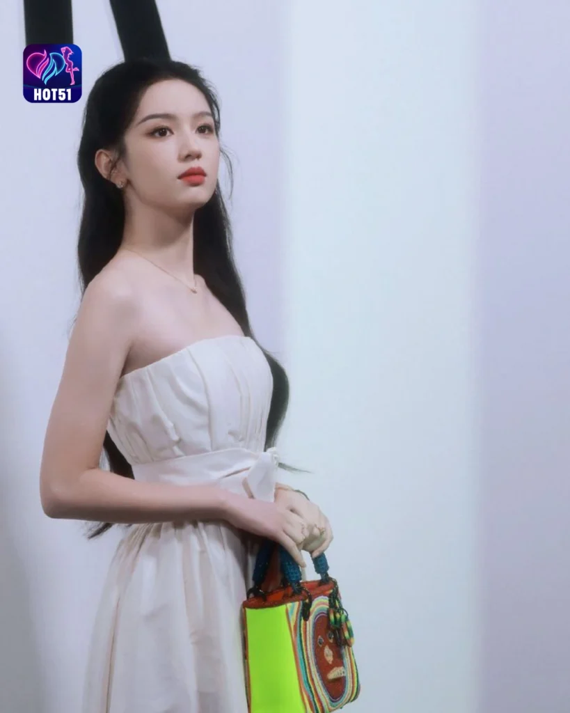 Gambar Cantik Zhou Ye di Platform HOT51