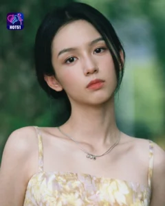 Read more about the article Beautiful Stunning Gambar Cantik Zhou Ye di Platform HOT51