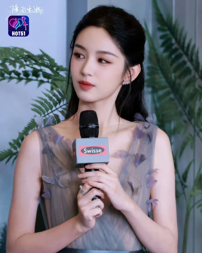 Gambar Cantik Zhou Ye di Platform HOT51