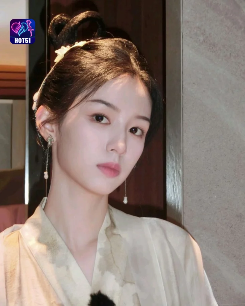  Gambar Cantik Zhou Ye di Platform HO