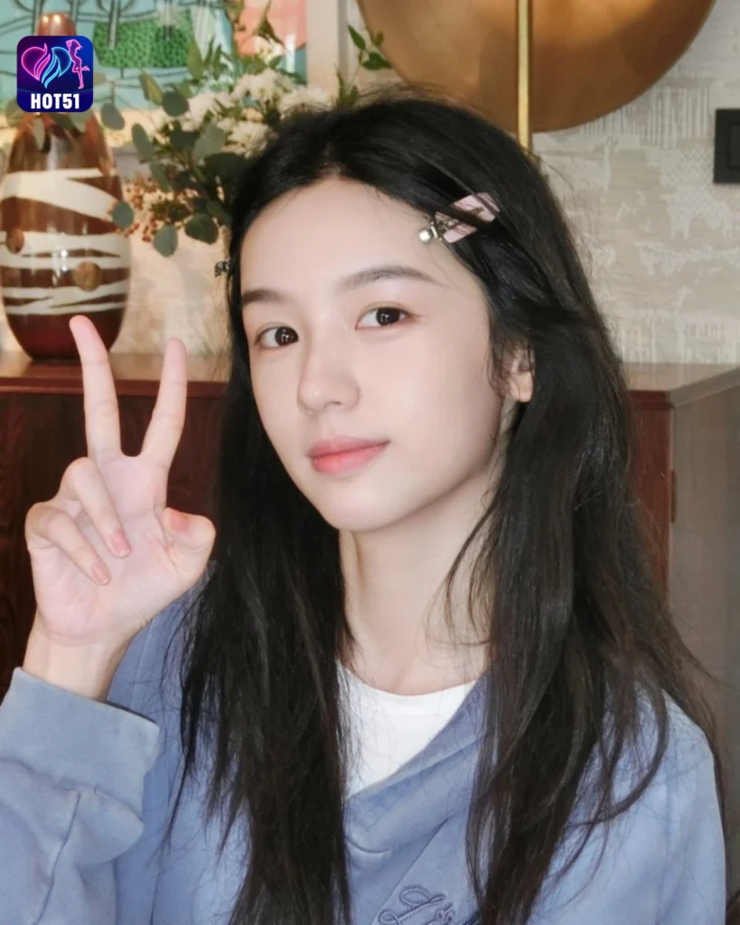 Gambar Cantik Zhou Ye di Platform HOT51