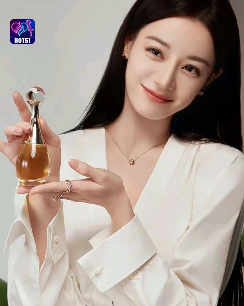 Gambar Menarik Dilraba Dilmurat di Platform HOT51