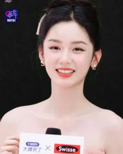 Read more about the article Beautiful Stunning Gambar Menawan Zhou Ye di Platform HOT51