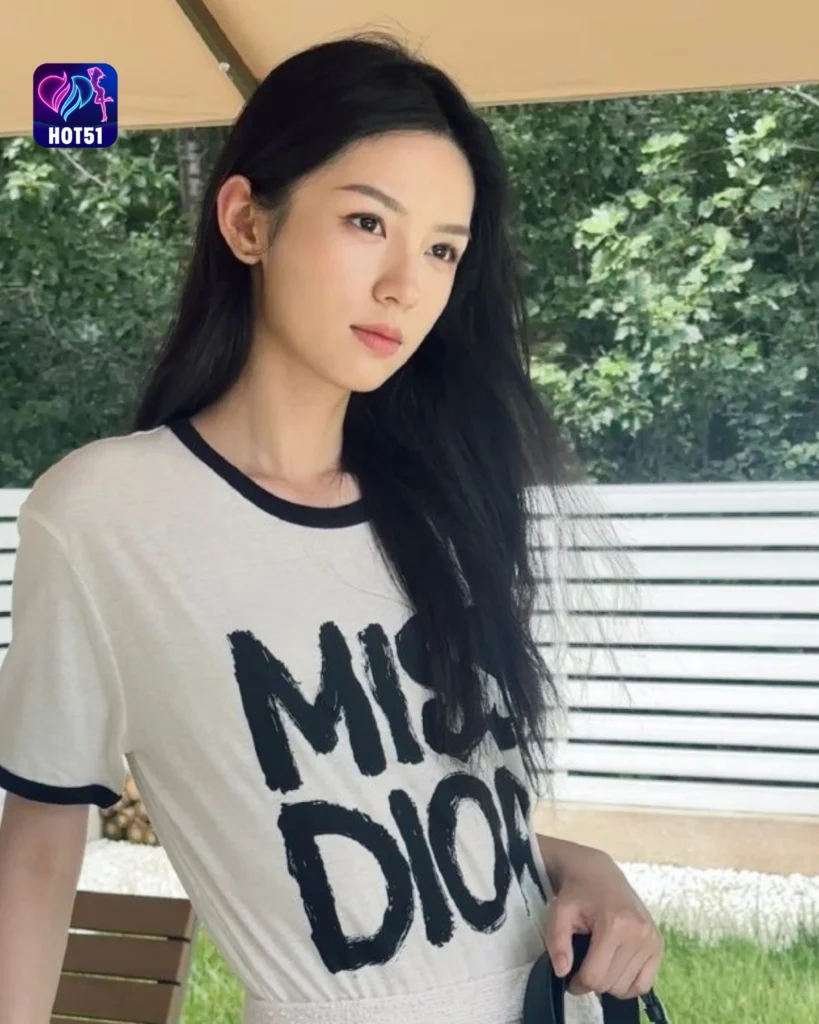  Gorgeous Zhou Ye Photos Shine on HOT51 Platform