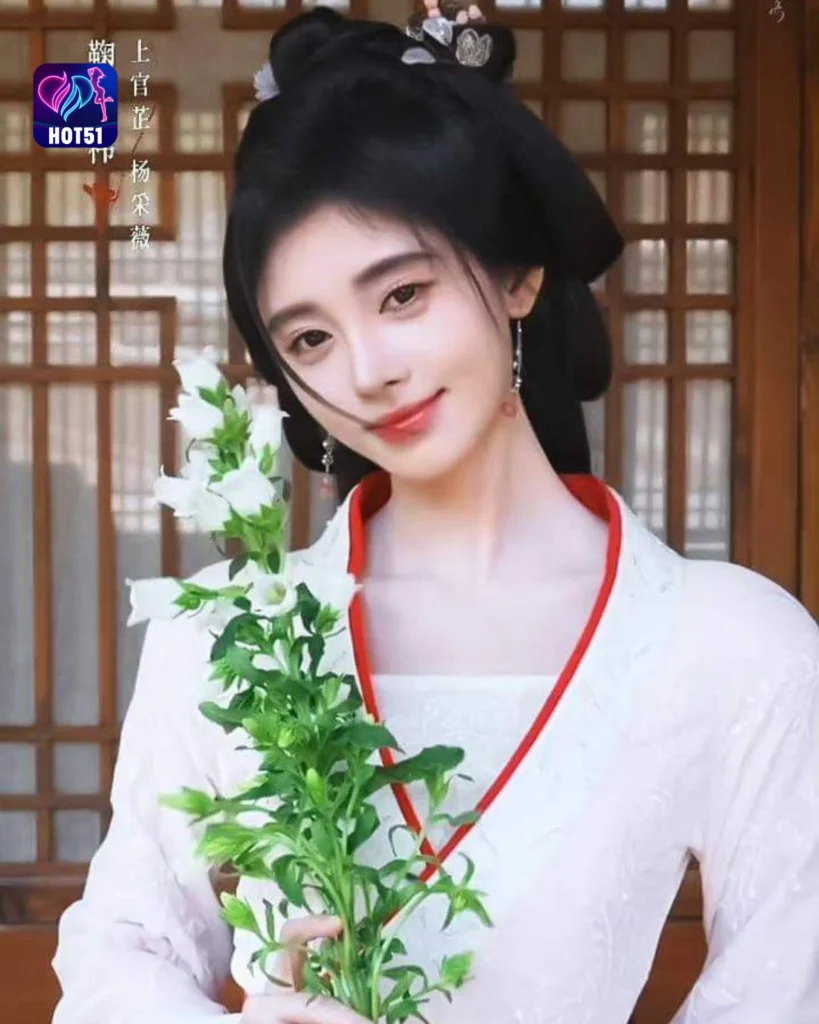  Ju Jingyi’s Beautiful Photos on HOT51 Platform
