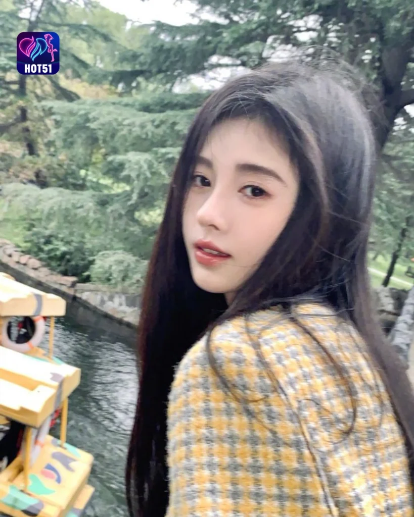  Ju Jingyi's Stunning Photos on HOT51 Platform