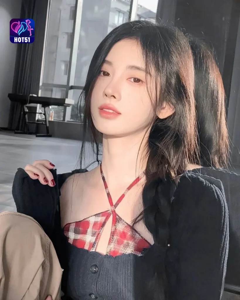  Ju Jingyi's Stunning Photos on HOT51 Platform