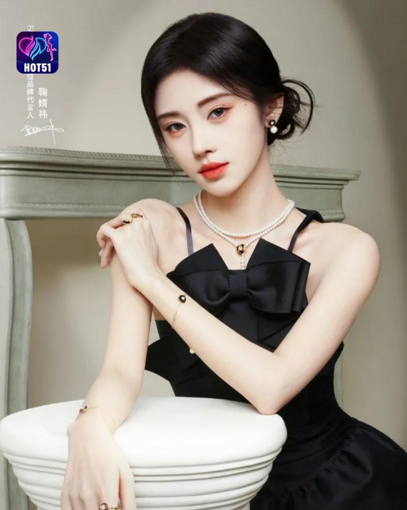  Ju Jingyi's Stunning Photos on Hot51 Platform Revealed 