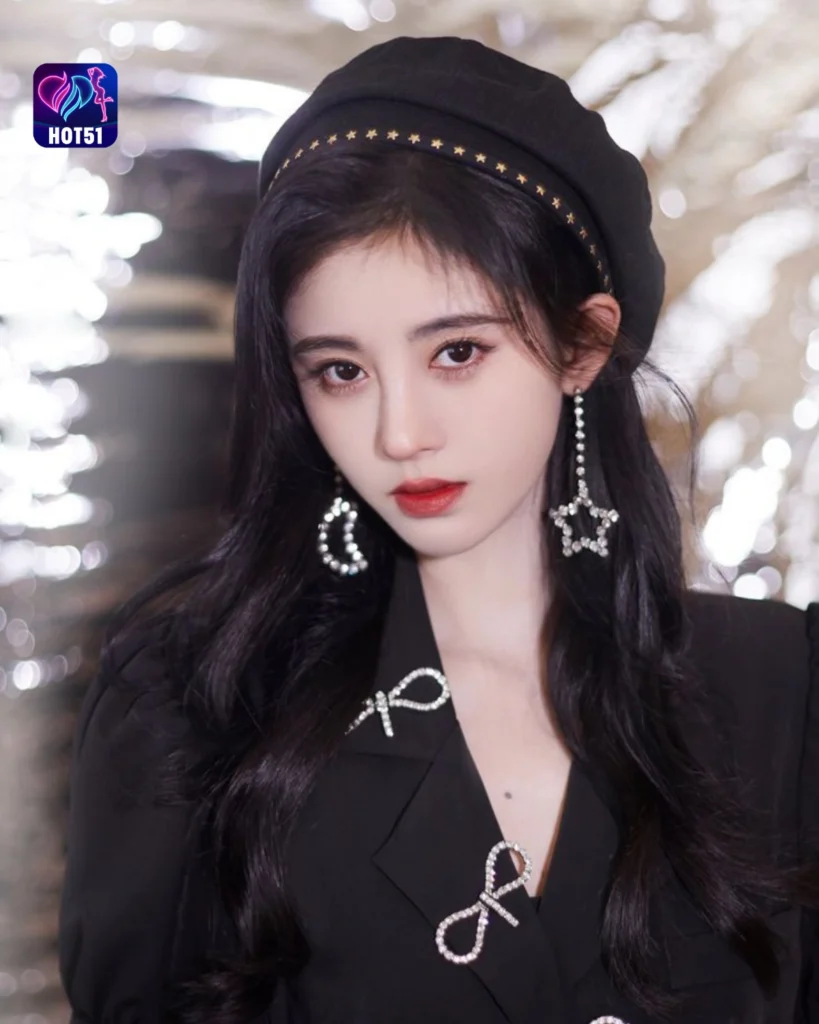 Keindahan Foto Ju Jingyi di Platform HOT51 