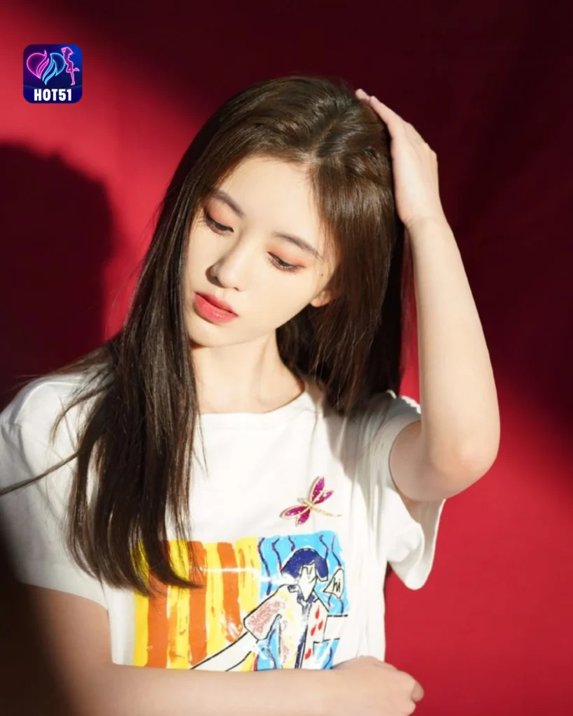 Keindahan Foto Ju Jingyi di Platform HOT51 