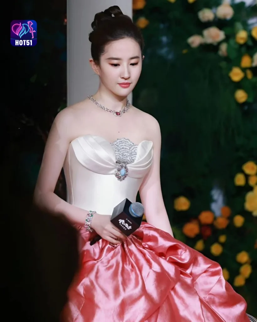 Koleksi Gambar Cantik Liu Yifei di Platform HOT51