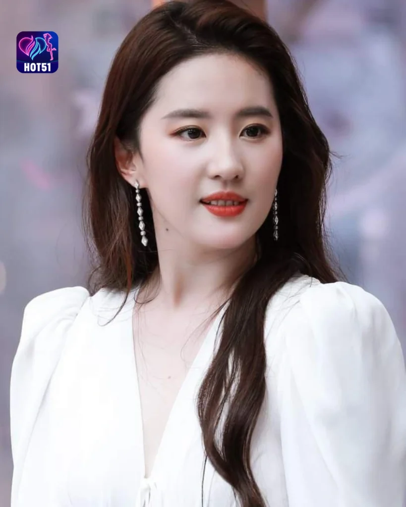 Liu Yifei’s Stunning Photos on HOT51 Live Platform