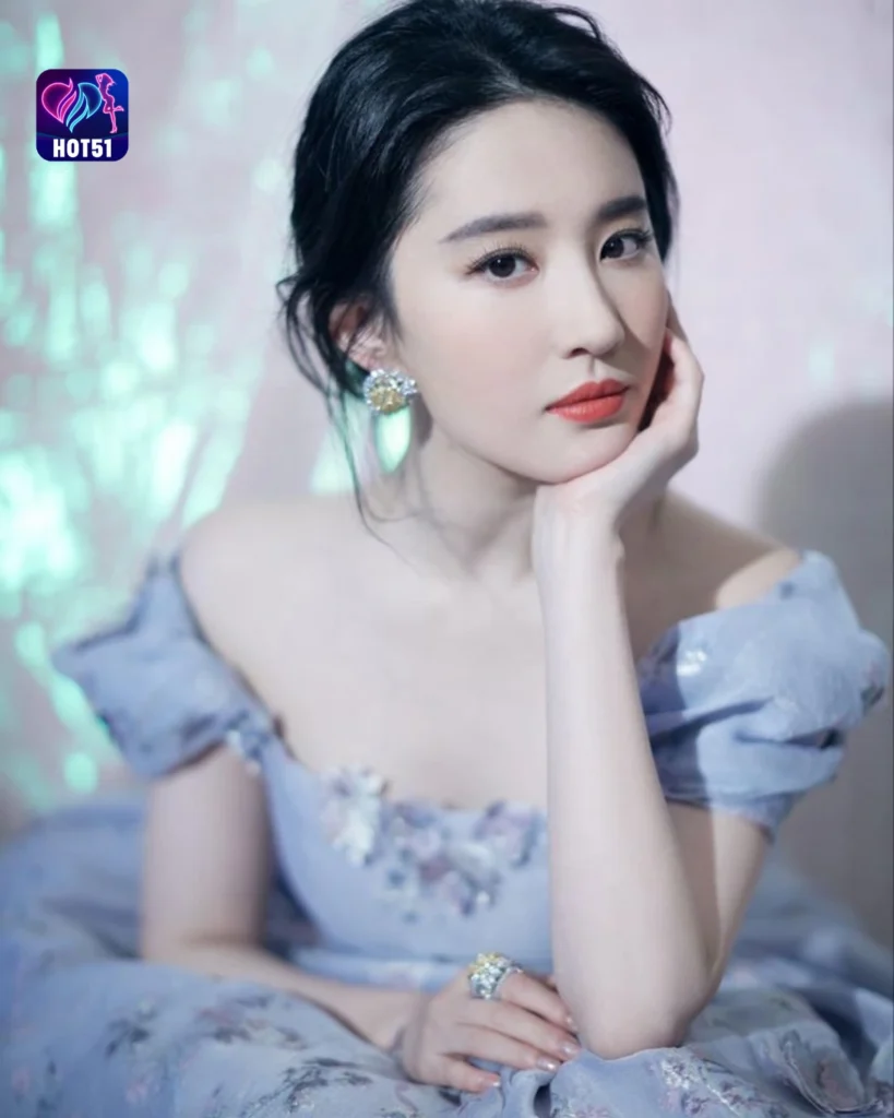 Liu Yifei's Stunning Photos on HOT51 Platform