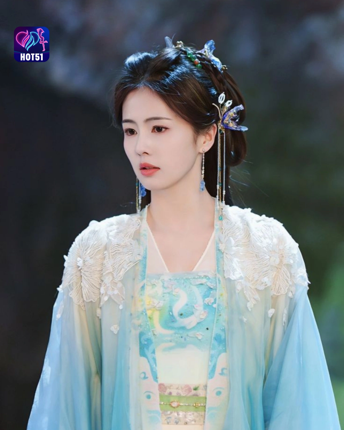 Read more about the article Beautiful Stunning Bai Lu Photos Featured on HOT51 Platform