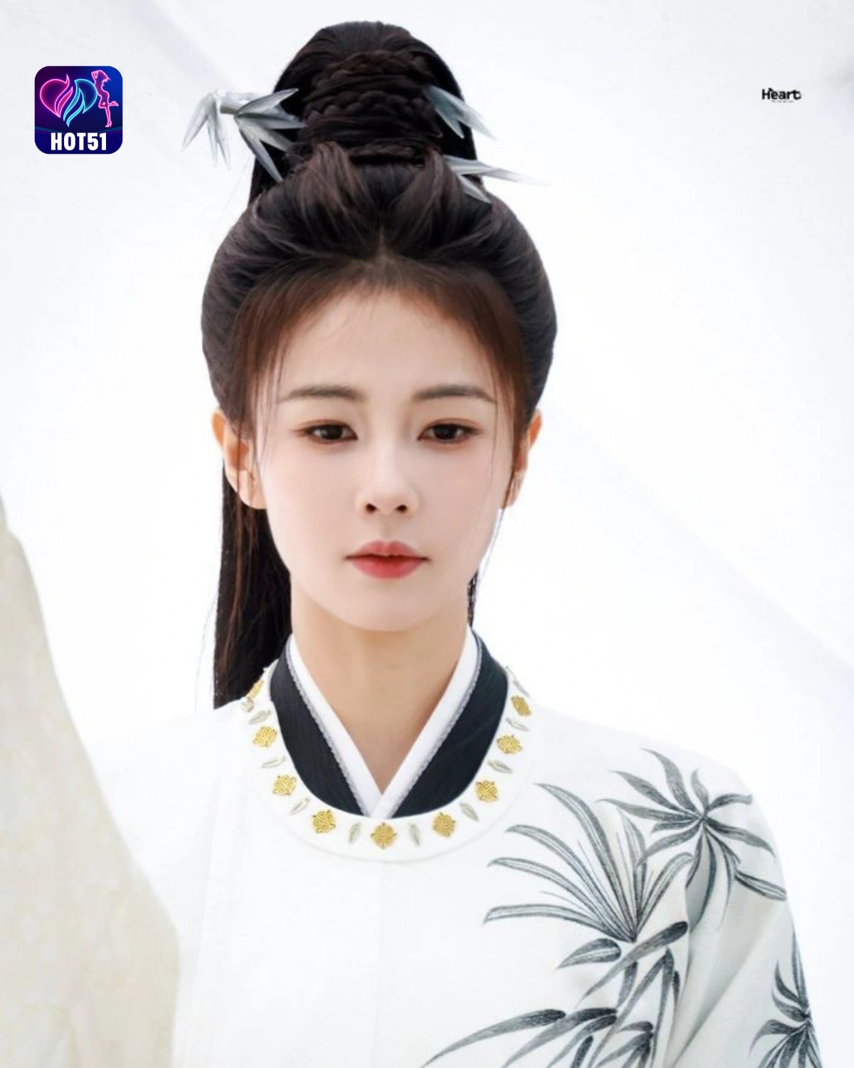 You are currently viewing Beautiful Stunning Bai Lu Photos Featured on HOT51 Platform