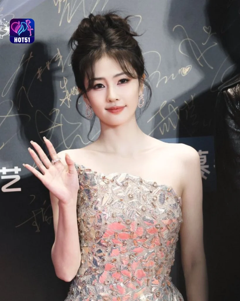  Stunning Bai Lu Photos on HOT51 Platform