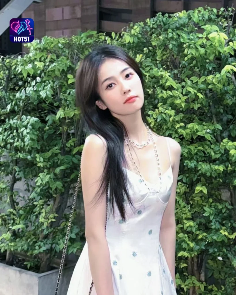  Stunning Bai Lu Photos on HOT51 Platf