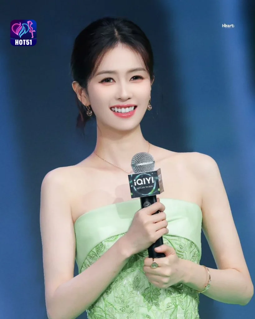 Stunning Bai Lu Photos on HOT51 Platform Unveile