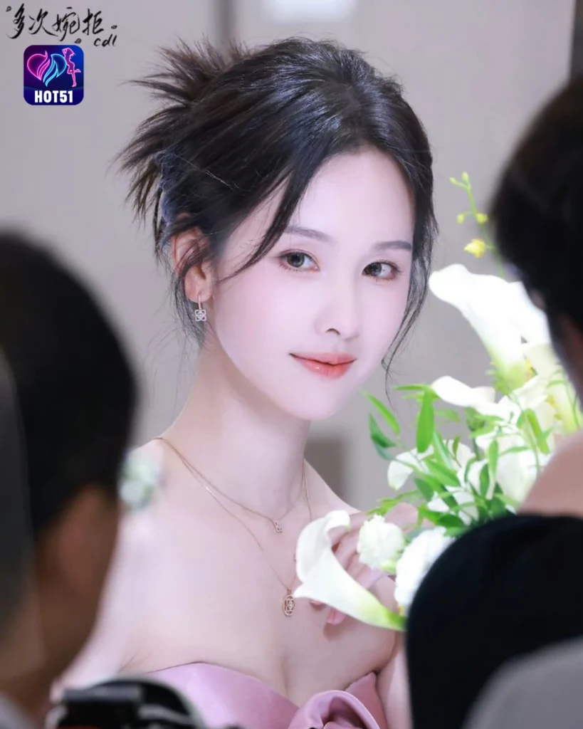 Stunning Chen Duling Photos Now on HOT51 Platform 