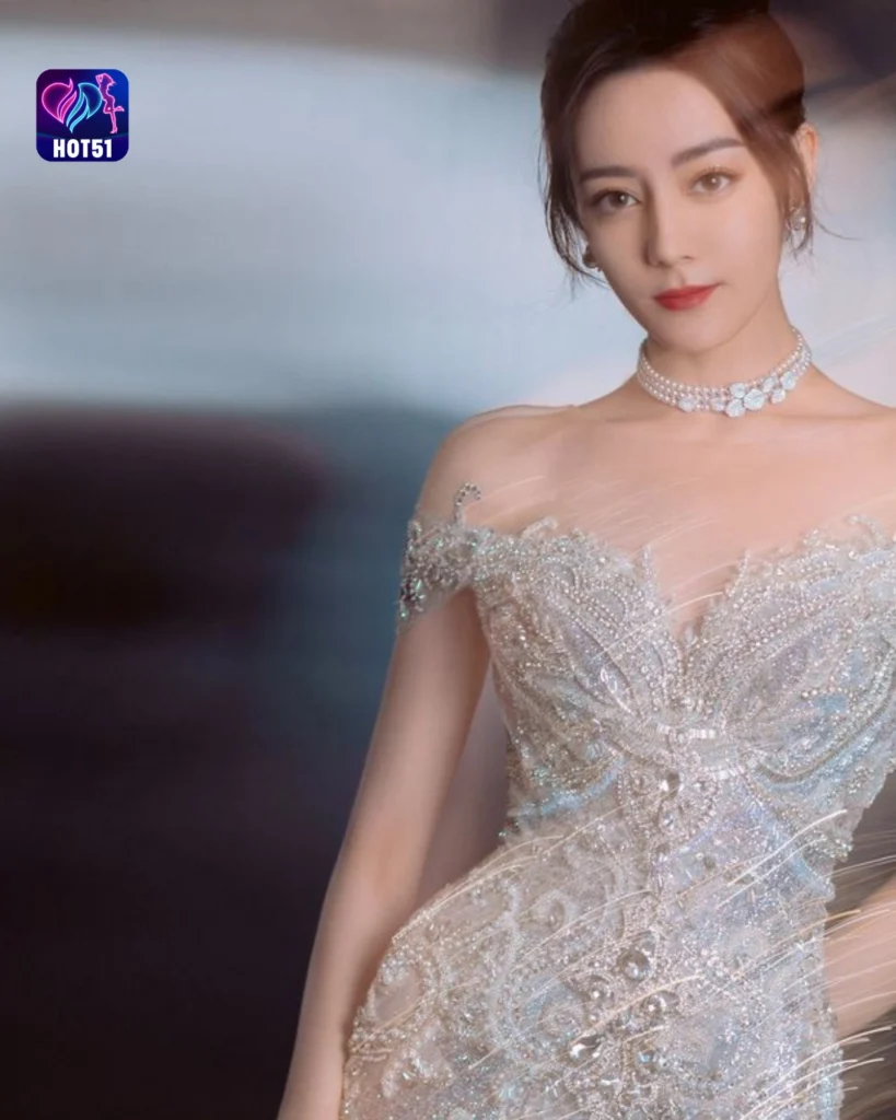  Stunning Dilraba Dilmurat Photos on HOT51 Platform 