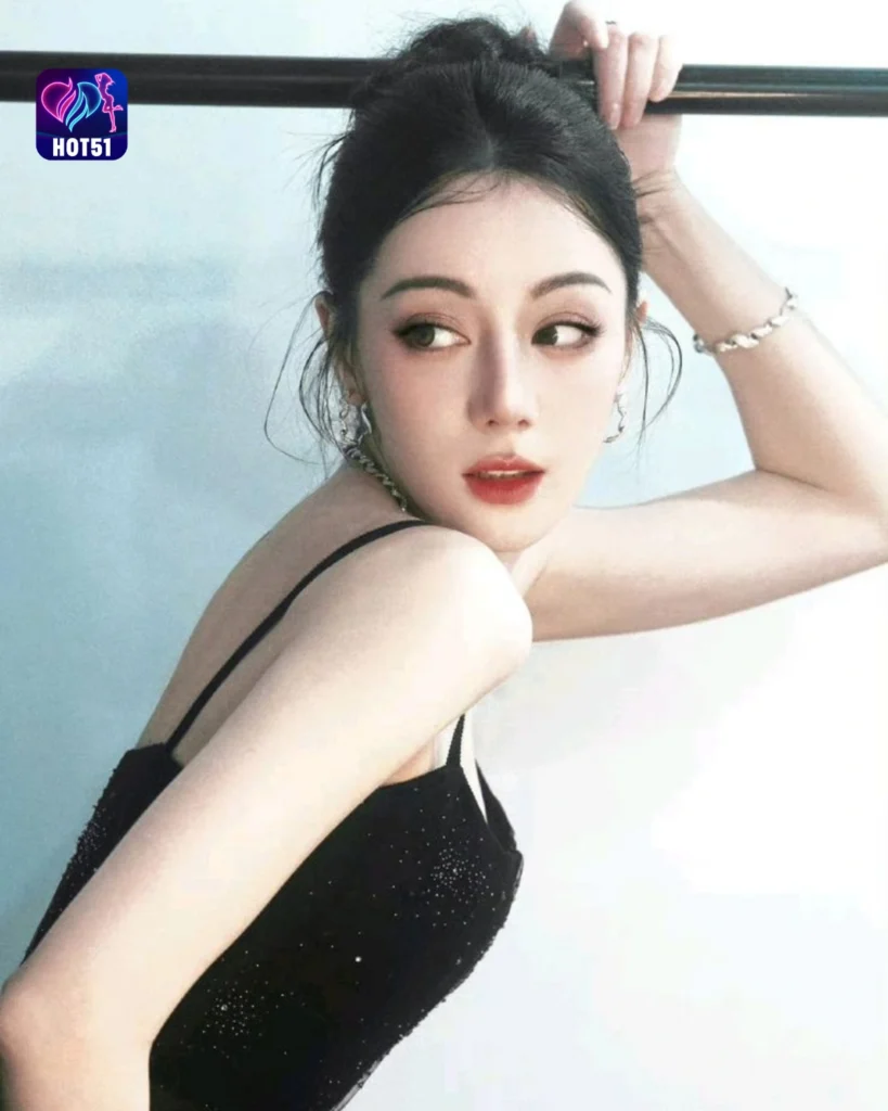 Stunning Dilraba Dilmurat Photos on HOT51 Platform